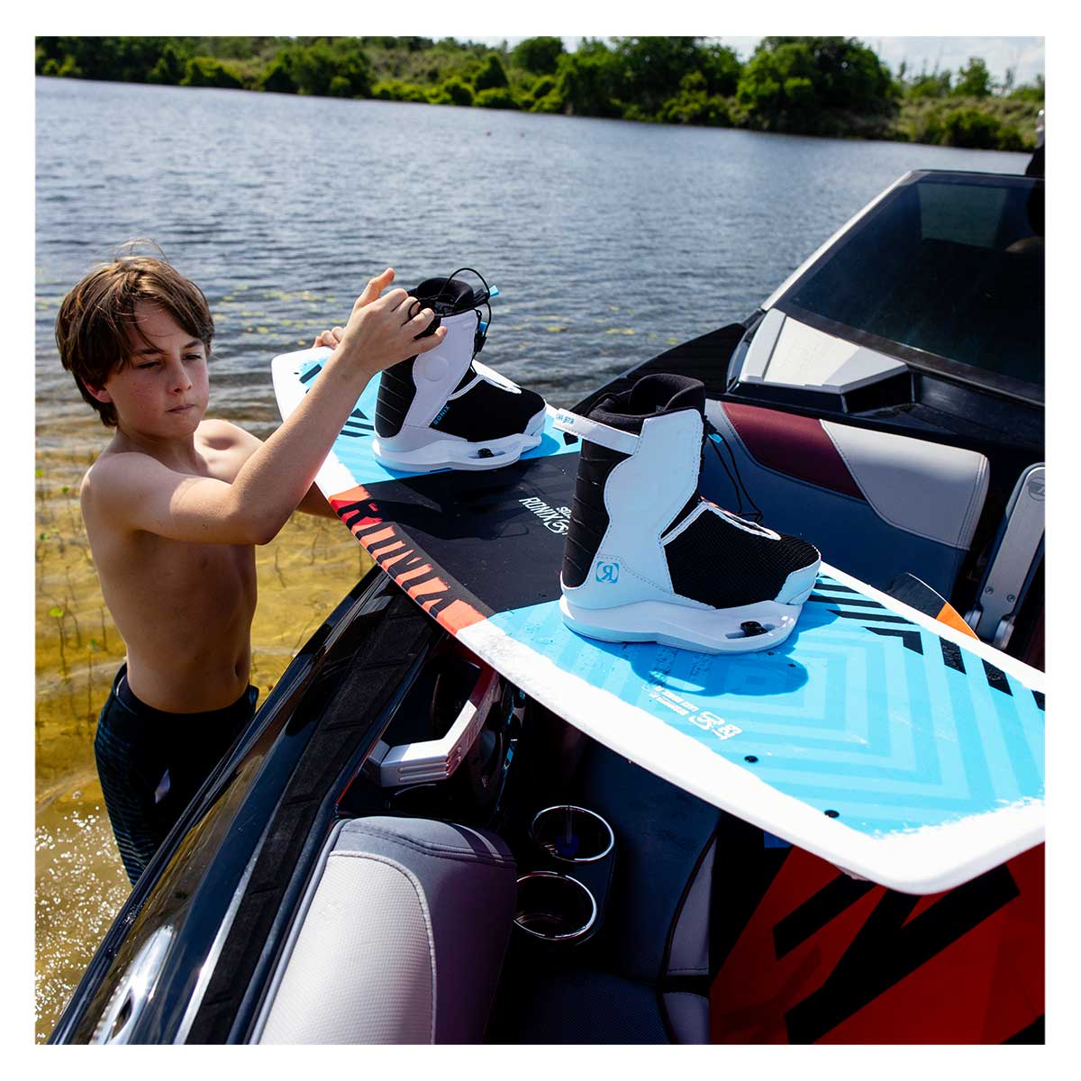 Ronix Boy's District Wakeboard w/ Kid's Vision Pro Bindings